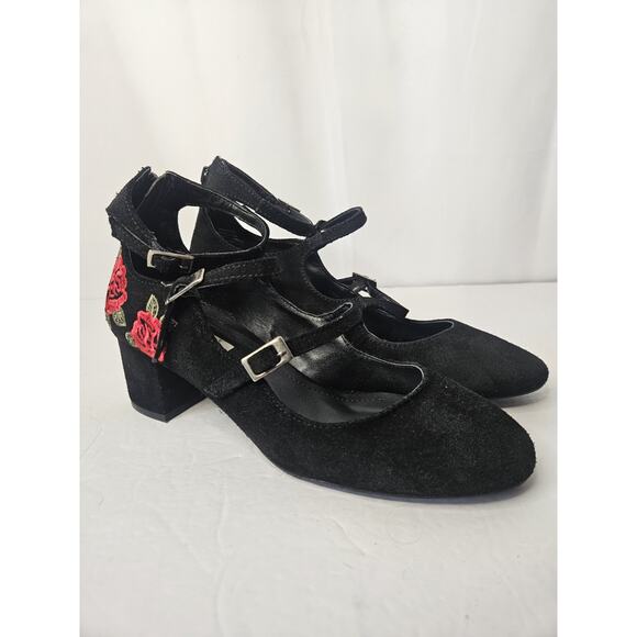Steve Madden Black Suede Round Toe Pump Triple Adj Strap 2 Heel HEDLEY Size 8.5M - Picture 1 of 7